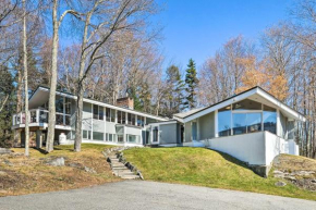 Pristine West Dover Home with Deck and Mountain Views! West Dover